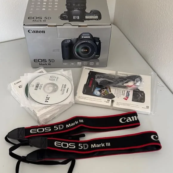 Canon 5D mark iii with 24-105 i photo 2